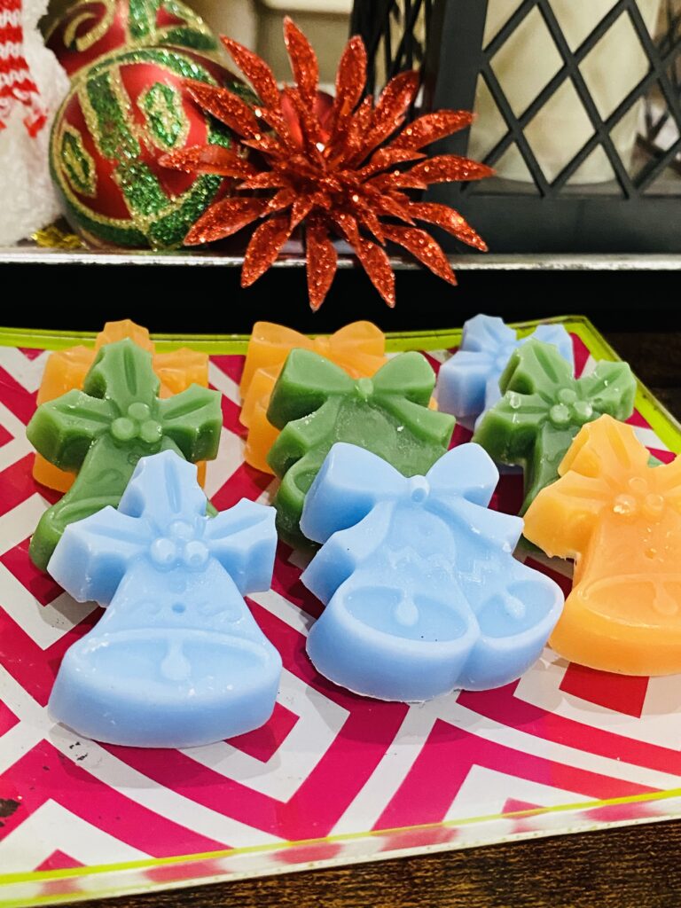 Holiday Gift DIY Wax Melts - sure to melt somebody's heart